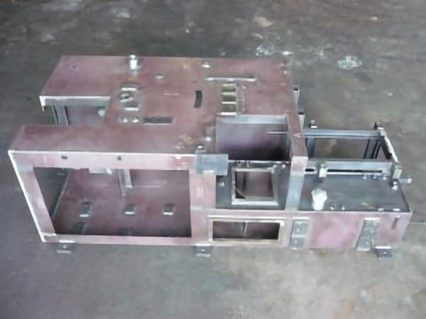 炭素鋼 大型タンク 3500W x 1400D x 900H リン酸被膜処理前