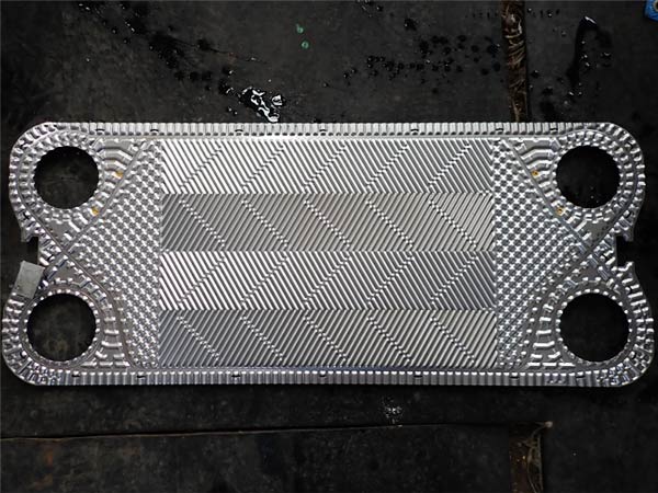 既設　ステンレス鋼　熱交換プレート 酸洗後