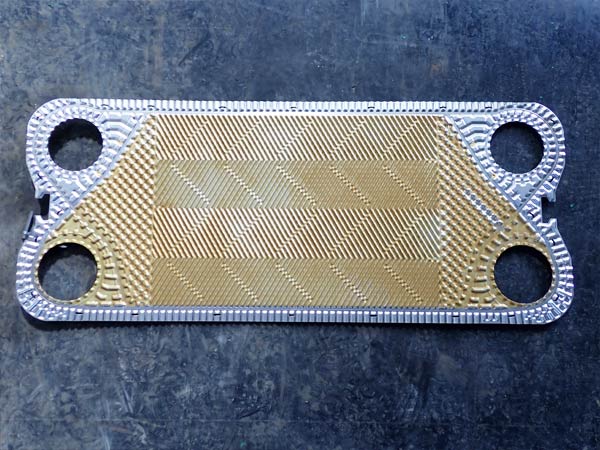 既設　ステンレス鋼　熱交換プレート 酸洗前