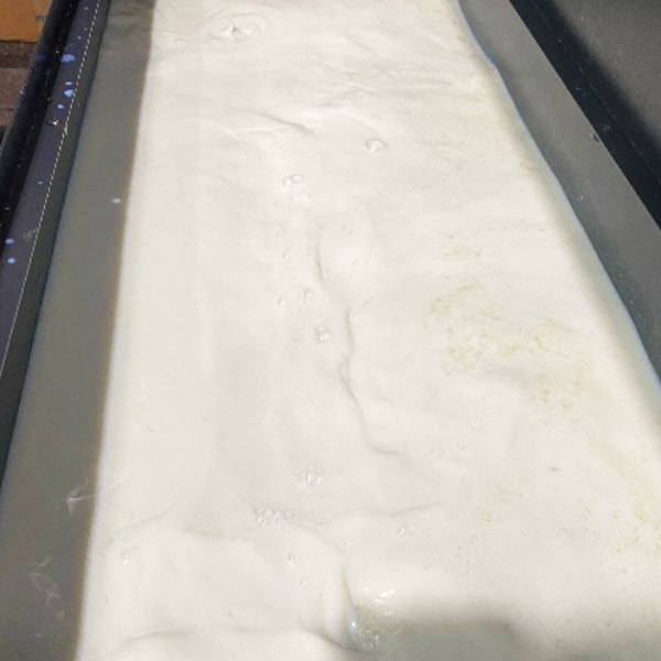 加工機タンクの油剤入れ替え